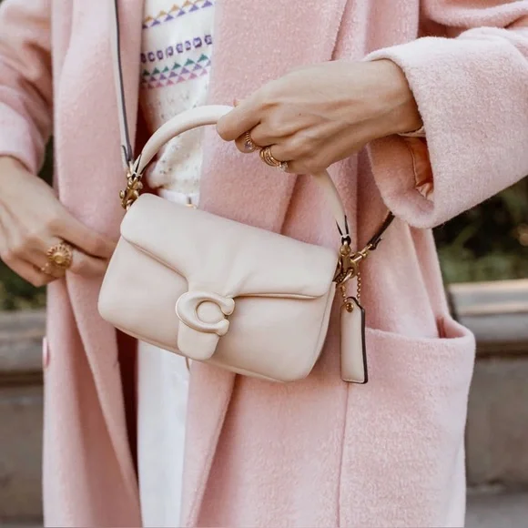 Coach Pillow Tabby 18 (cream) New without tags - Picture 4 of 5